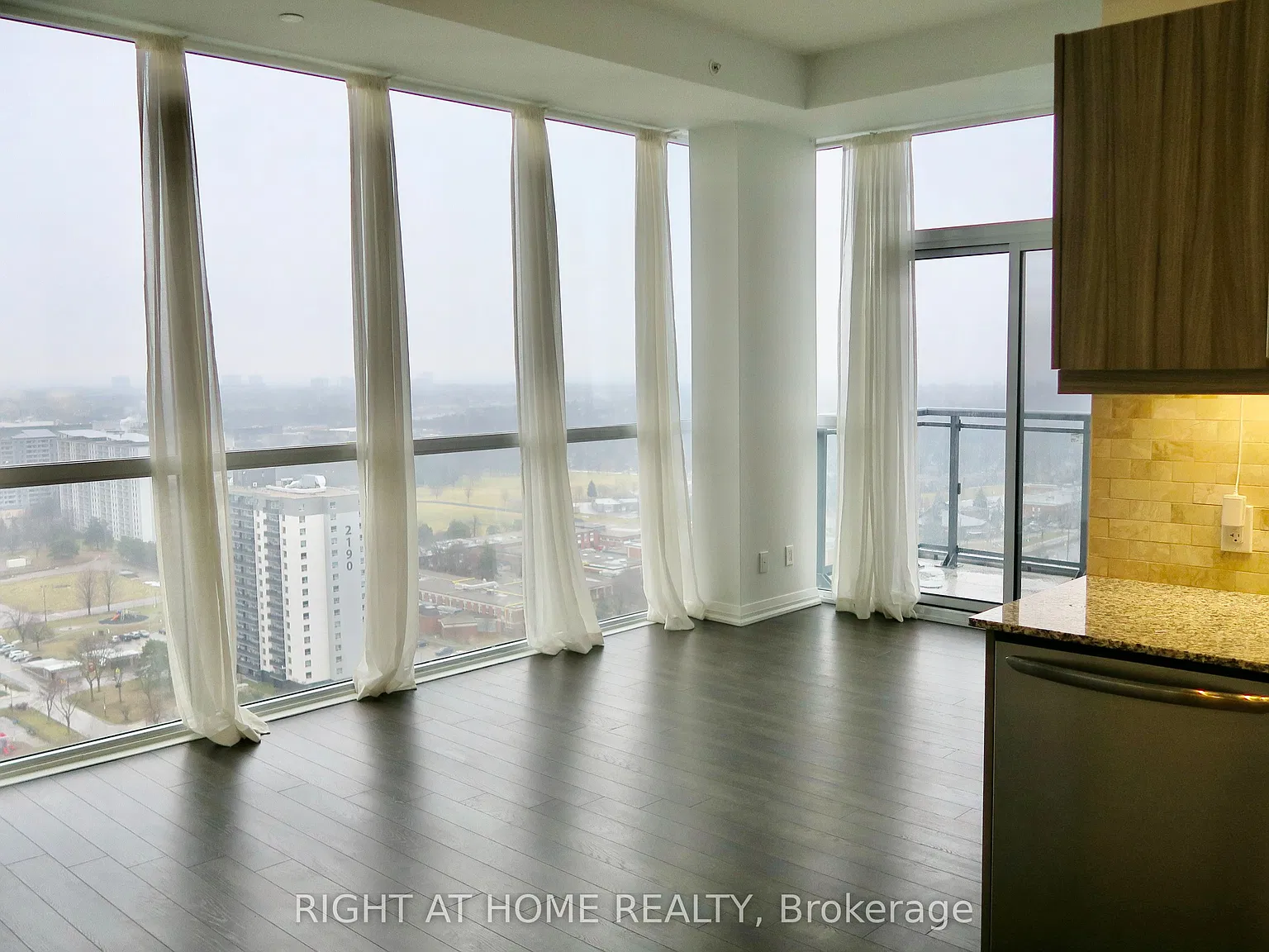 ME Living Condos — Photo 4