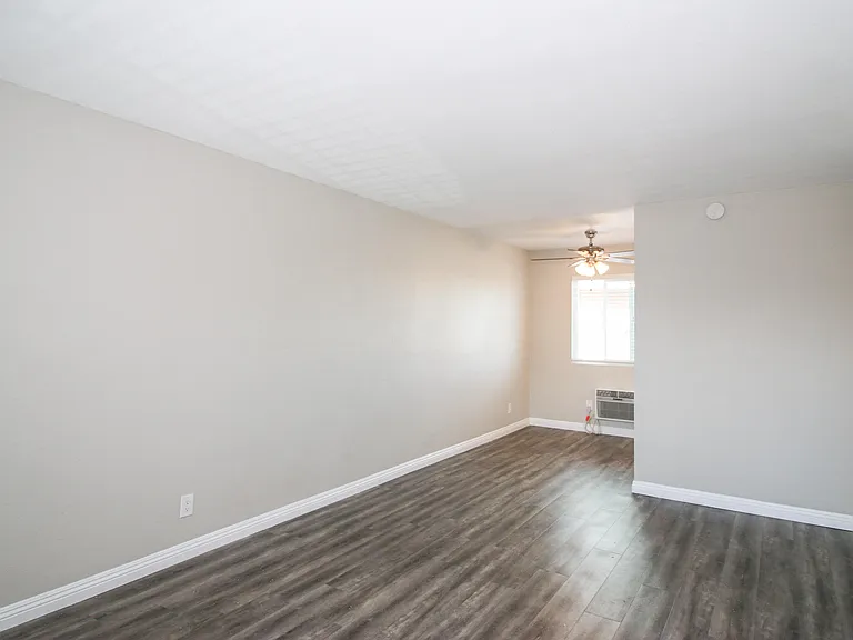 20936 Amie Ave — Photo 20