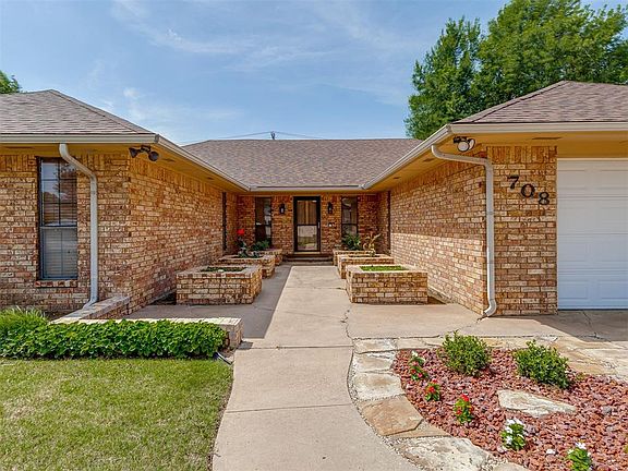 3rd image of 708 SW 104th Pl