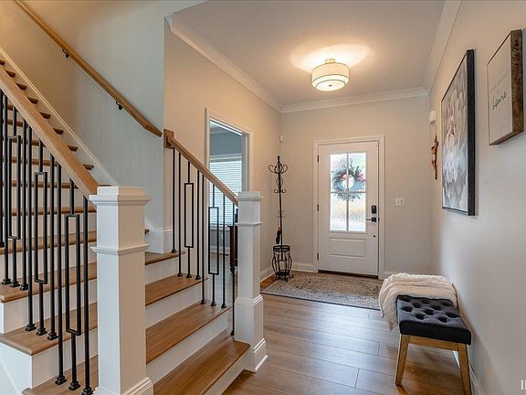 3rd image of 435 Westbriar Cir