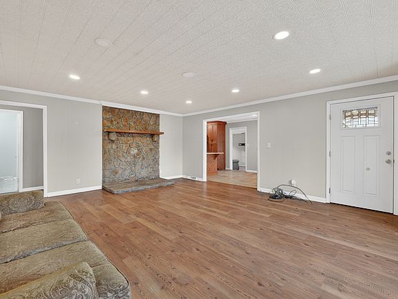 4th image of 176 Old Quick Rd