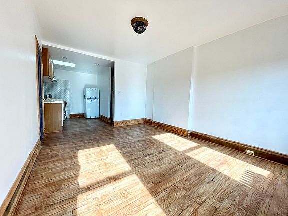 3rd image of 171 Bainbridge St #2