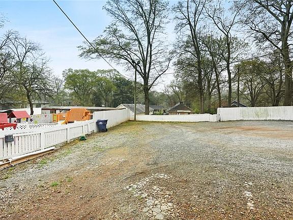 5th image of 1366 Wylie St