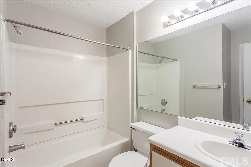 4 bed, 4.0 bath, 1224 sqft, $1,900 — Photo 4