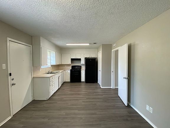 3rd image of 1736 Edmund Blvd