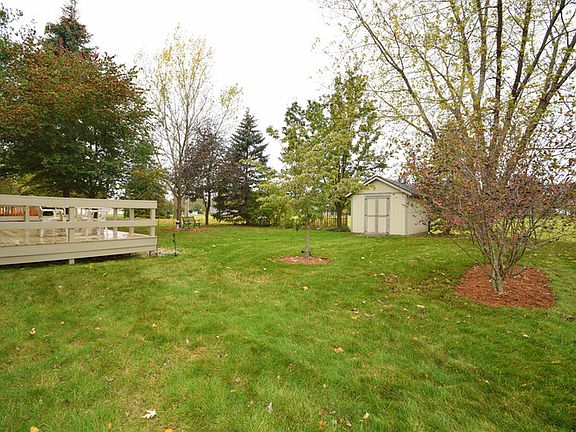 3rd image of 221 Burning Bush Ln
