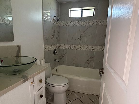 5th image of 4662 N Banner Dr APT 4