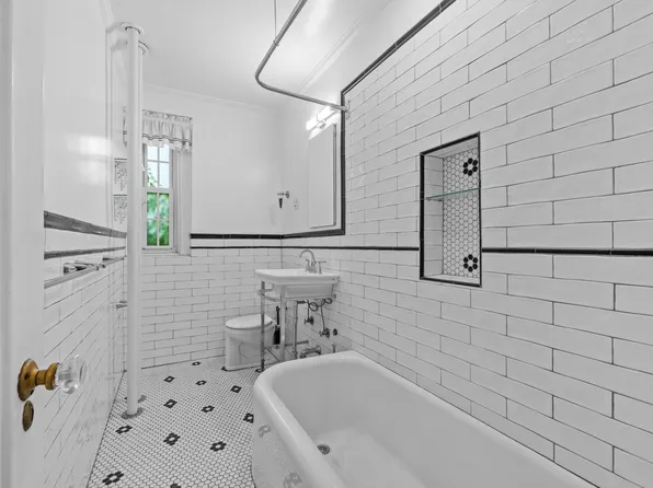 525 West 238th Street image 12 of 19