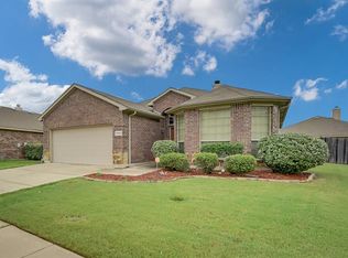 10860 Middleglen Rd, Haslet, TX 76052