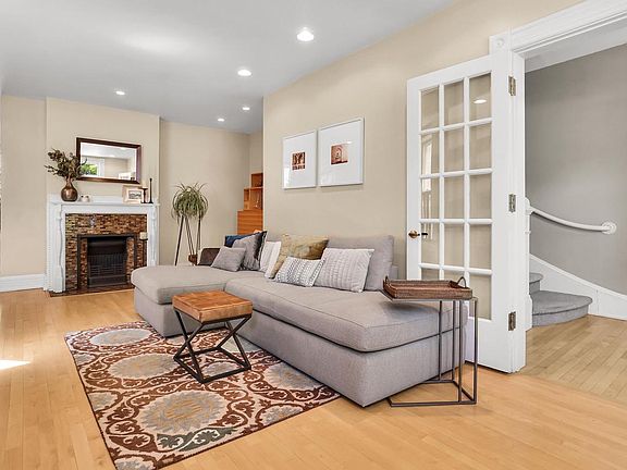 4th image of 1323 N Astor STREET