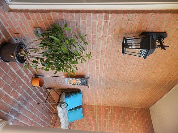 Sidefront Porch Entrance to Mudroom