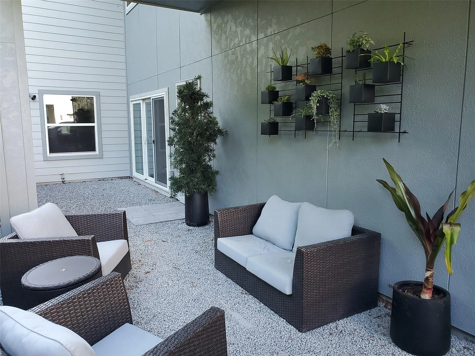 3 bed, 3.0 bath, 1828 sqft, $2,750 — Photo 2