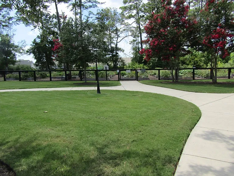 2165 Ainsley Dr — Photo 35