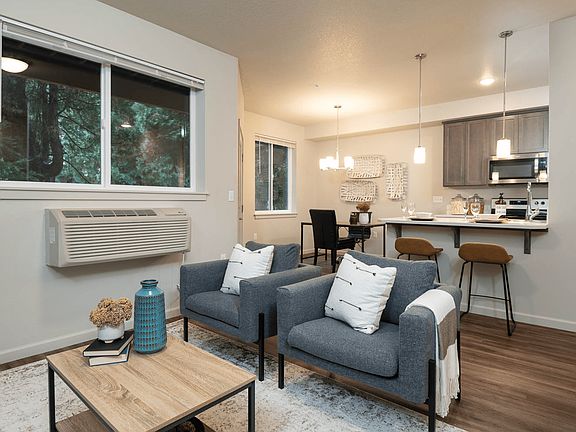 Quatama Woods | Living & Dining Room and Kitchen
