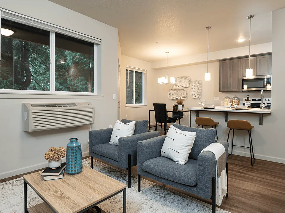 Quatama Woods | Living & Dining Room and Kitchen