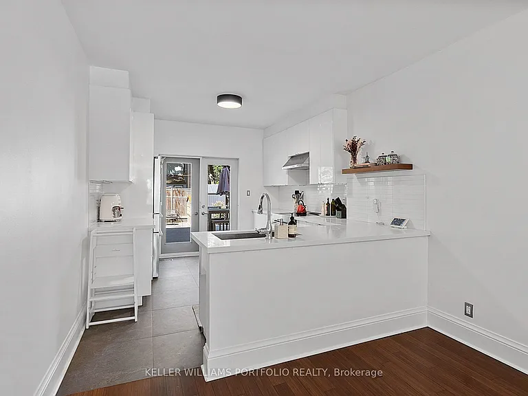 28 Tiverton Ave — Photo 14