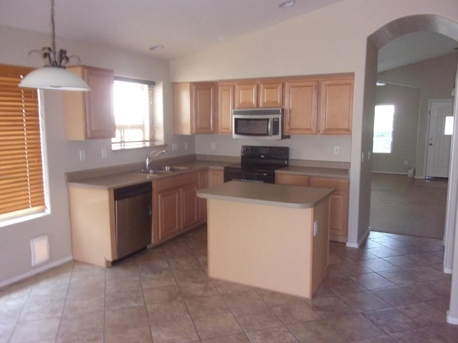 4 bed, 1762 sqft, $1,795 — Photo 2