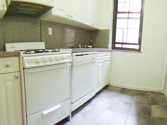 Rented by City Connections Realty | media 24