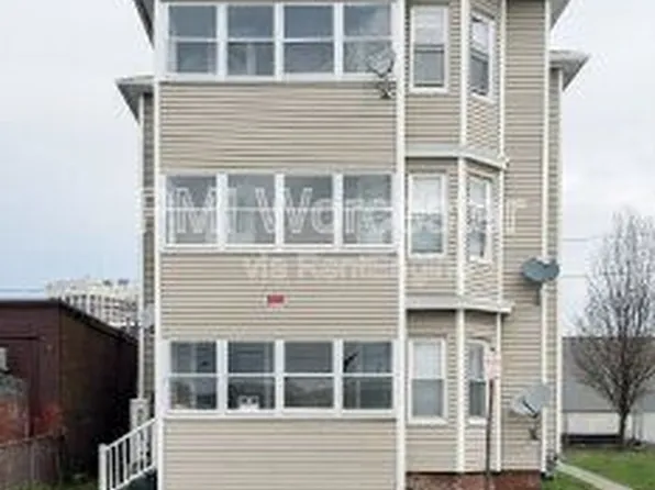 8 Pond St APT 1, Worcester, MA 01604