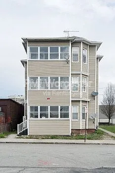 Building Photo - 8 Pond St