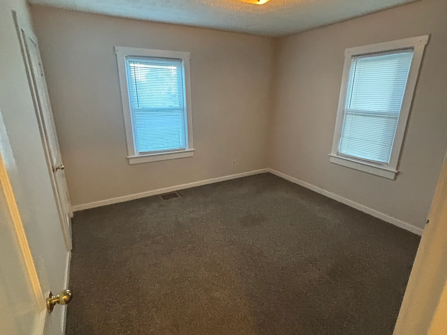 2 bed, 866 sqft, $995 — Photo 2