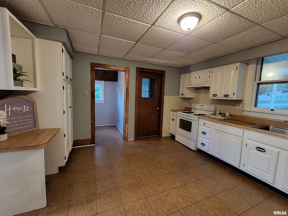 521 N 8th St, Petersburg, IL 62675 Zillow