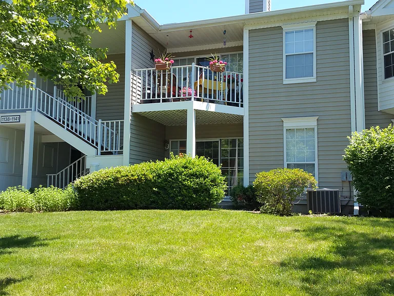 1138 Sycamore Ln — Photo 1