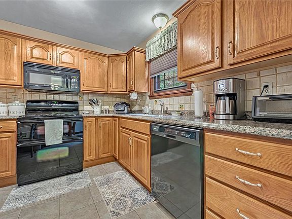 3rd image of 1648 Harvest Hill Dr