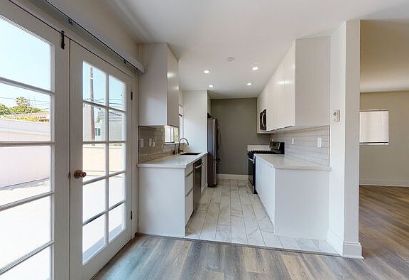 2nd image of 2921 Arizona Ave APT 7
