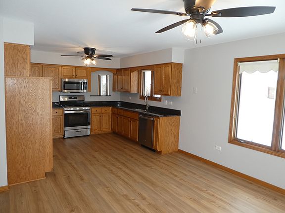 5th image of 221 Fox Run Dr