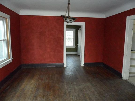 4th image of 1315 10th Ave