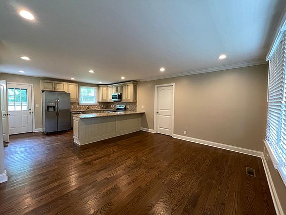 2nd image of 2833 Galesburg Dr