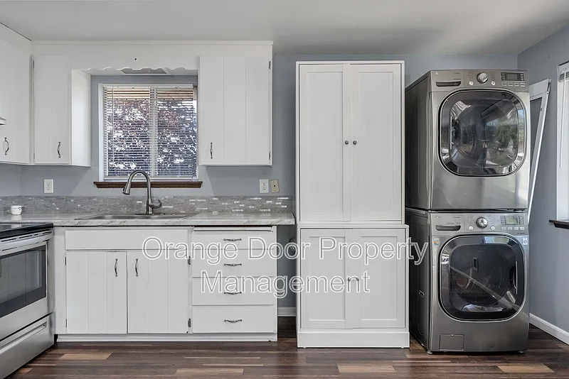 2 bed, 1.0 bath, 700 sqft, $1,800 — Photo 4