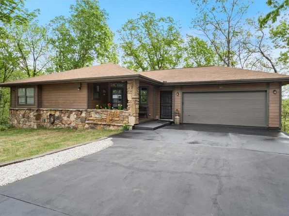 56 Country Club Dr, Holiday Island, AR 72631