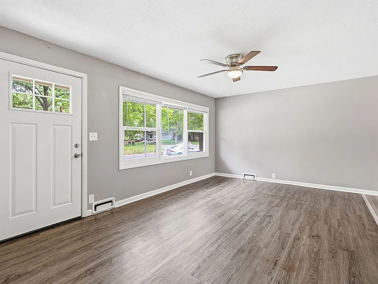 11407 Winchester Ave — Photo 23