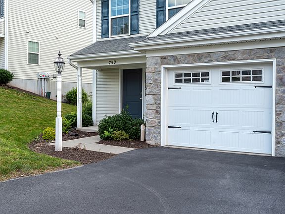2nd image of 652 Winding Ln