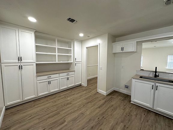 3rd image of 10503 Linda Ln