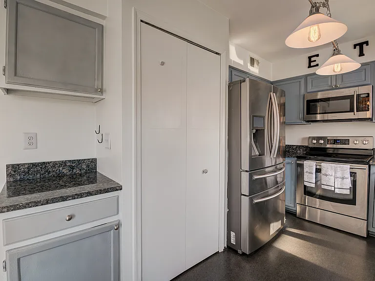 13907 Concord Ave — Photo 50