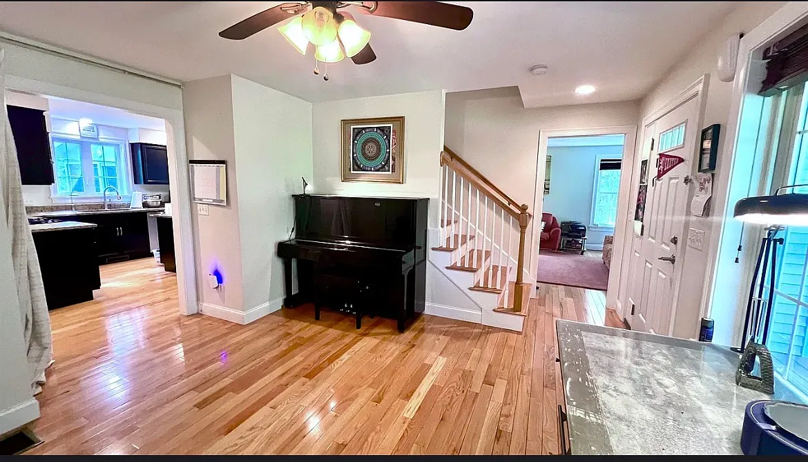 3 bed, 2706 sqft, $3,500 — Photo 3