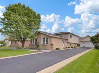 6617 East Ave, Hodgkins, IL 60525