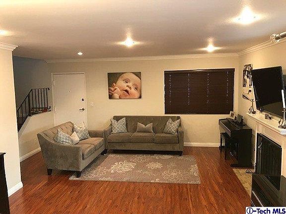 4th image of 10520 Sunland Blvd Unit 3