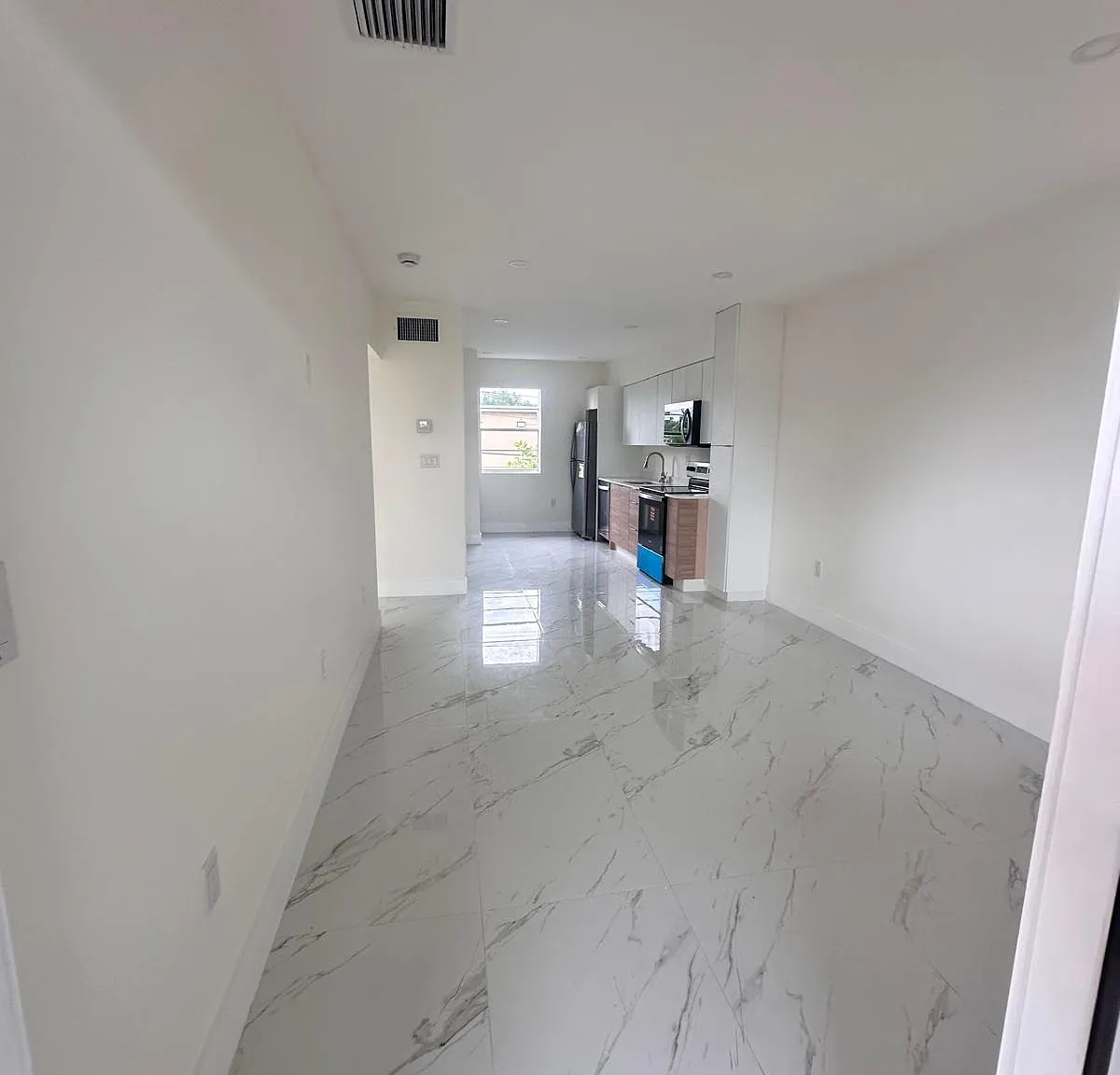 2 bed, 950 sqft, $2,000 — Photo 3