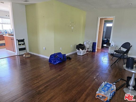 2nd image of 612 W Ellis Ave