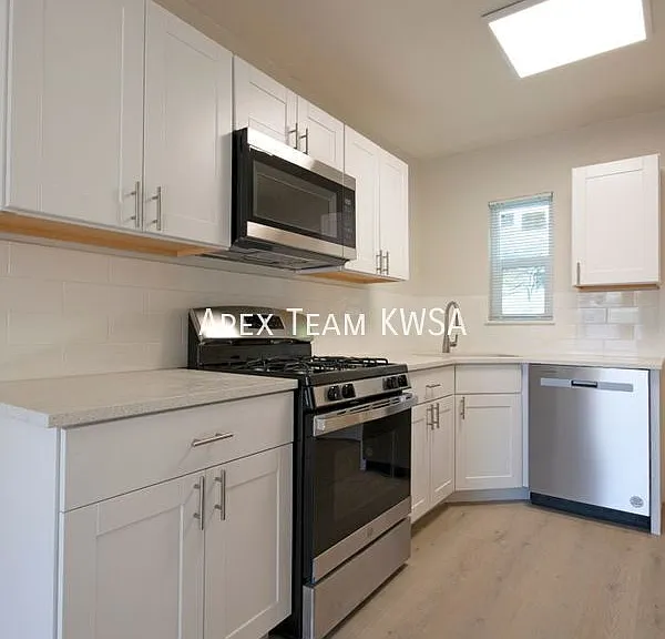 2627 E Grant Rd #8 — Photo 4