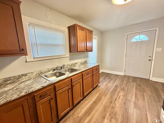 5th image of 9834 Streeter Rd