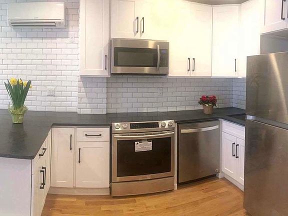 4th image of 130 Metropolitan Ave #3
