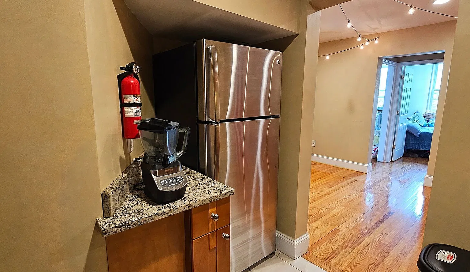 No Fee! Popular Off-Campus Choice! Desirable Street Near Bu! Heat & Hw Inc — Photo 4