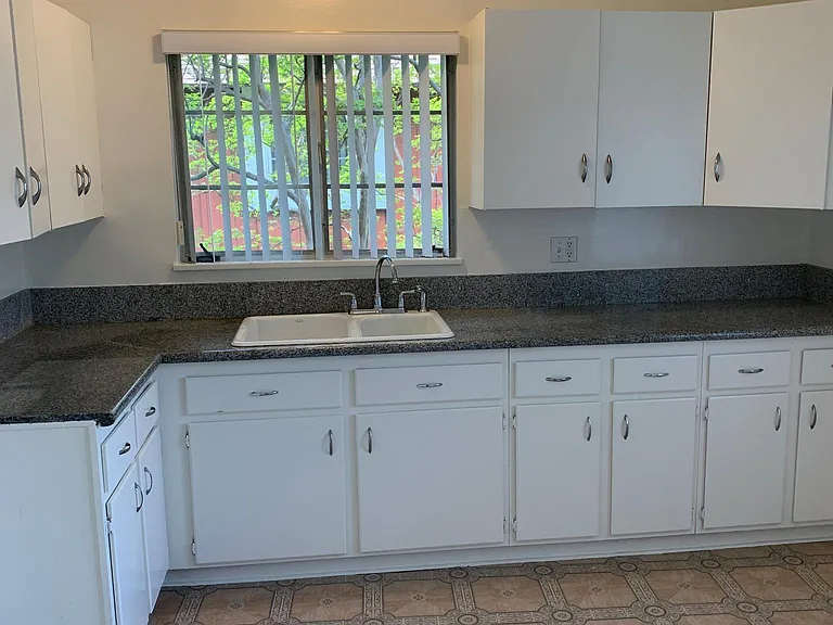 11960 Moorpark St #6 — Photo 10