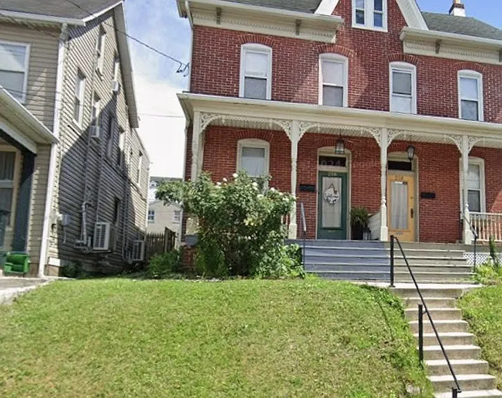 216 W Broadway — Photo 20