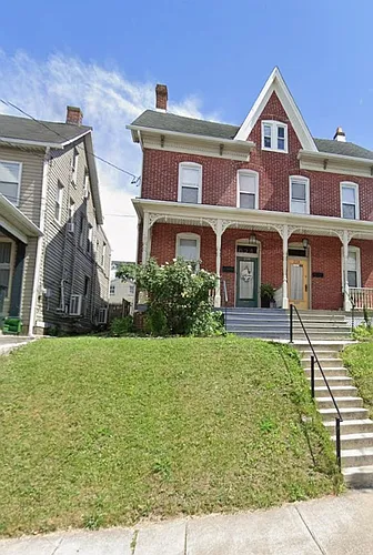 216 W Broadway Photo 1